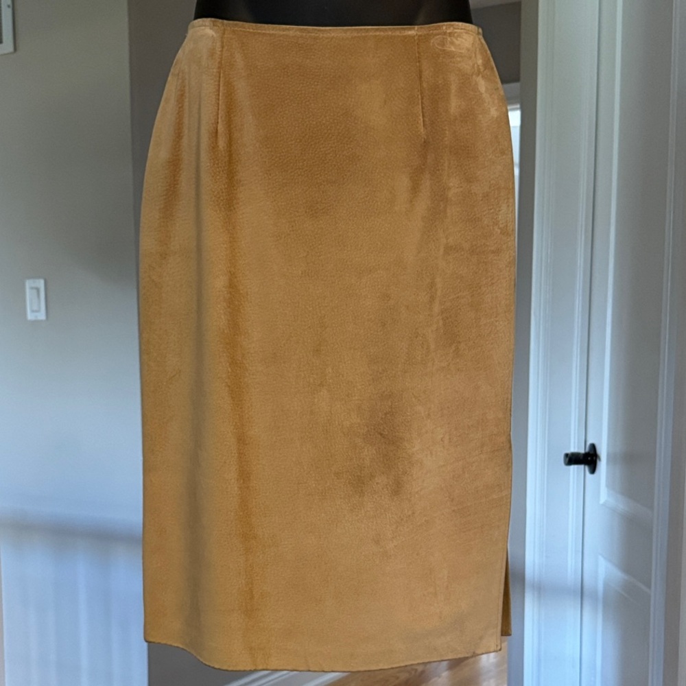 Danier Classic Vintage Tan Pencil Skirt 25in length (10in side slit)